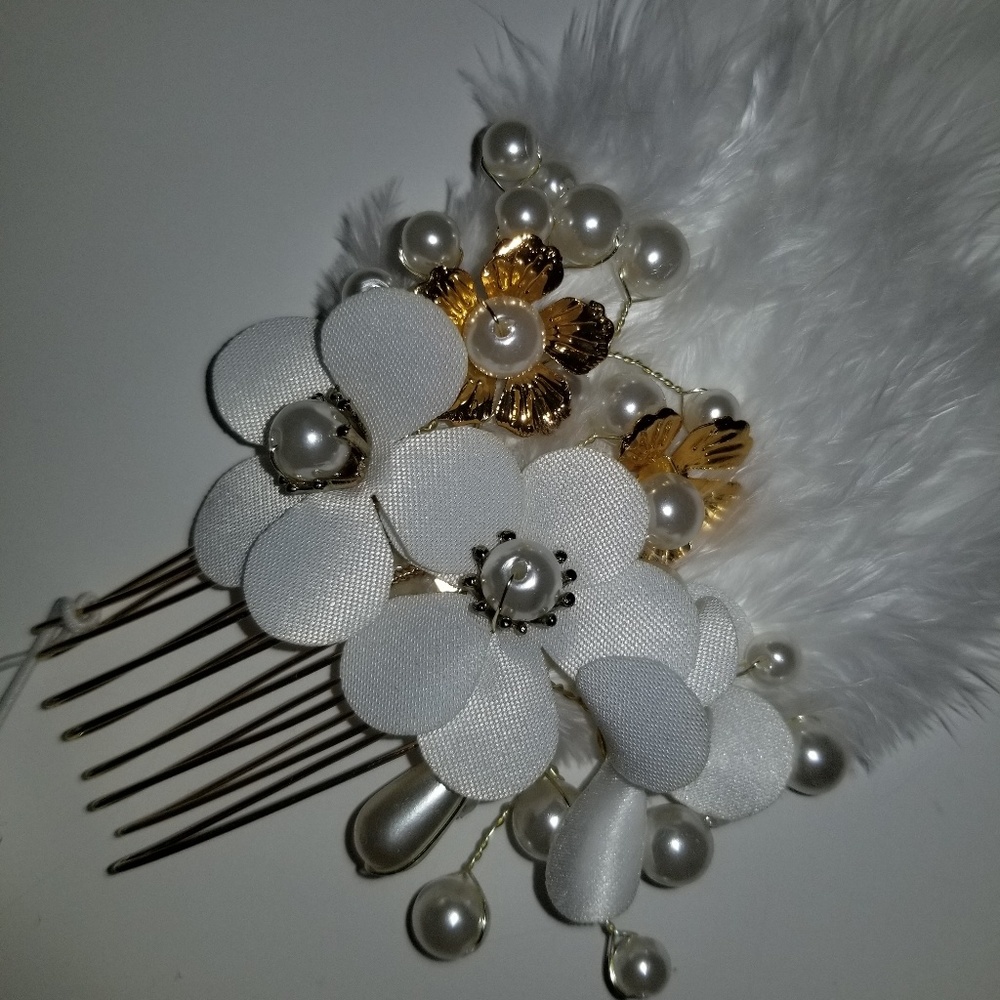 NWT bridal flower hair comb